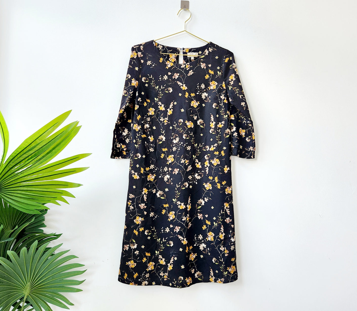 Capture floral midi dress - black