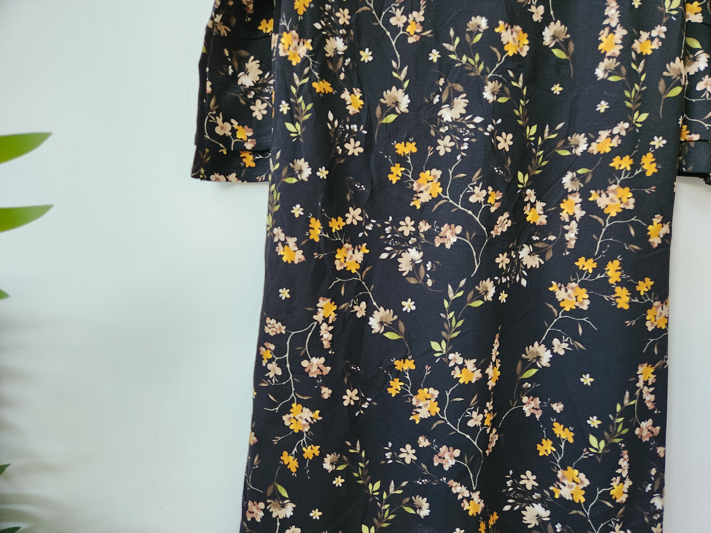 Capture floral midi dress - black