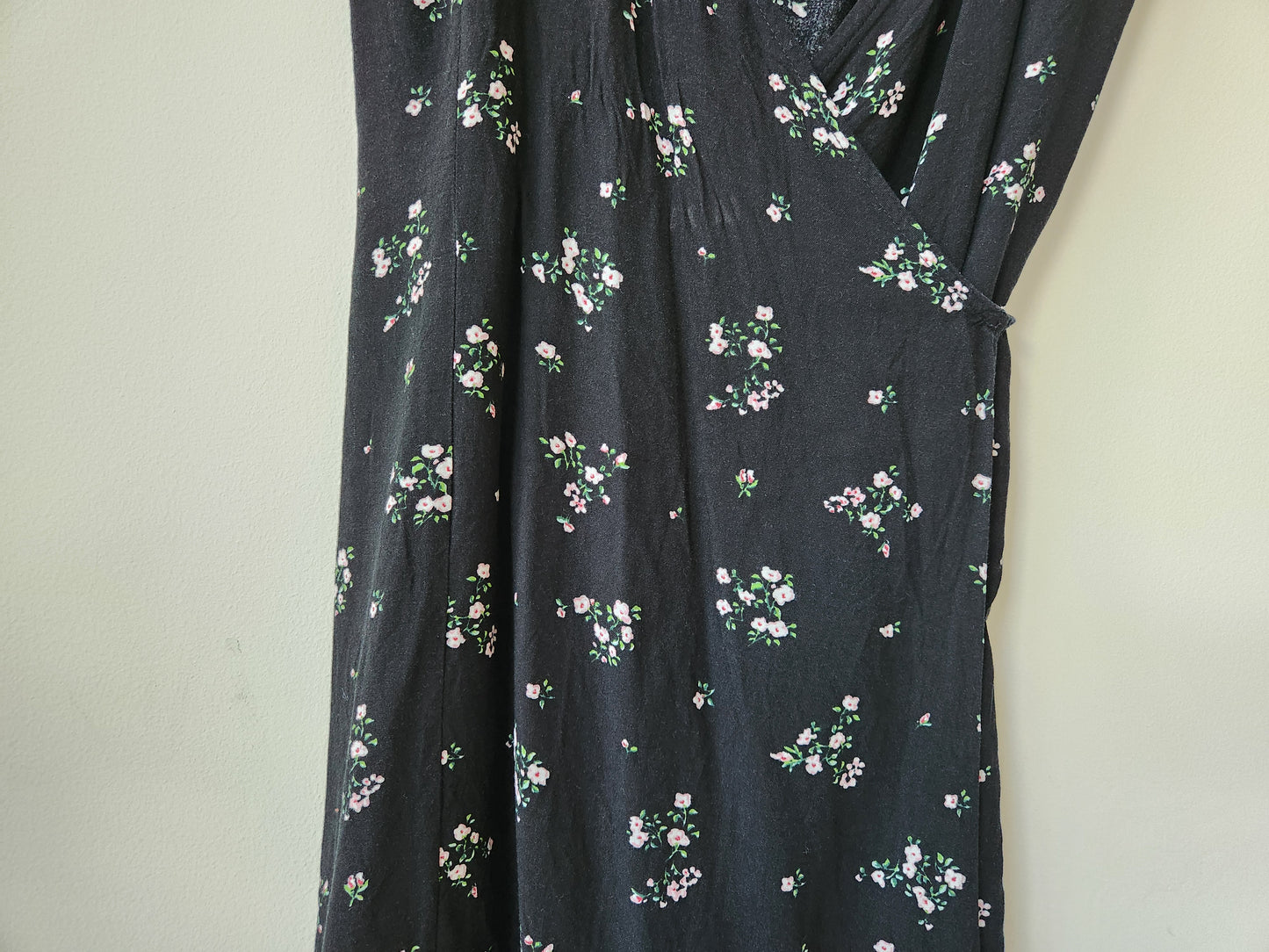 H&M floral mini wrap dress - black