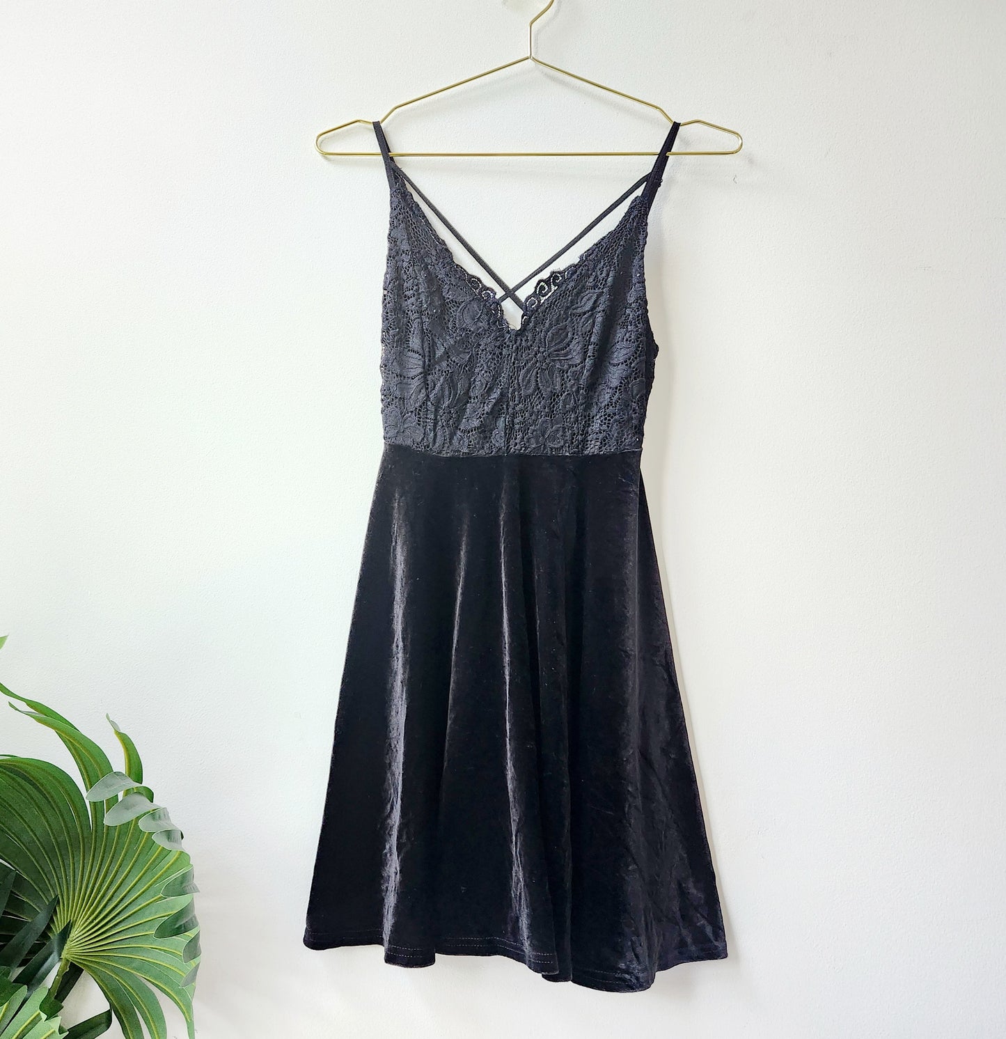 New Look lace velvet mini dress - black