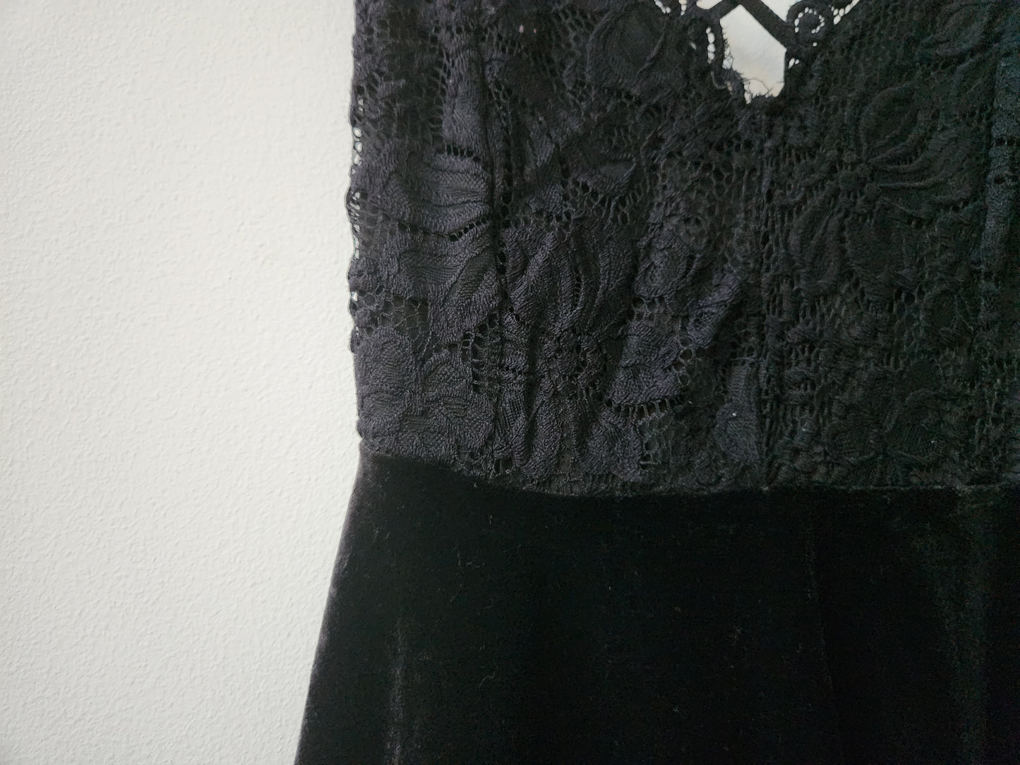 New Look lace velvet mini dress - black